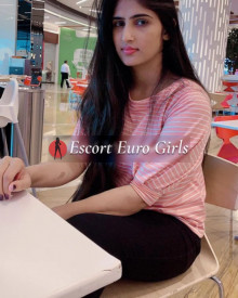 Foto jung (23 jahre) sexy VIP Escort Model Saniha Kapoor from Dubai