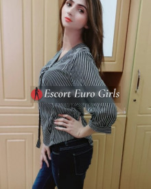 照片年轻 (23 年）性感VIP护送模特 Tamanna 从 阿布扎比