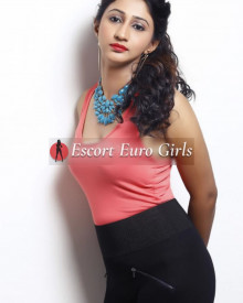 照片年轻 (24 年）性感VIP护送模特 Arpita Singh 从 迪拜