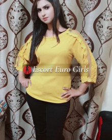 照片年轻 (24 年）性感VIP护送模特 Rani Singh 从 迪拜