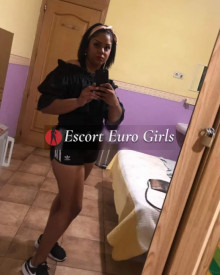 Photo young (24 years) sexy VIP escort model Andreea from Madrid