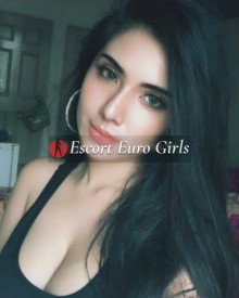 照片年轻 (23 年）性感VIP护送模特 Sara 从 多哈