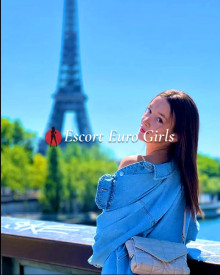 Photo young (24 years) sexy VIP escort model Lorie from Paris