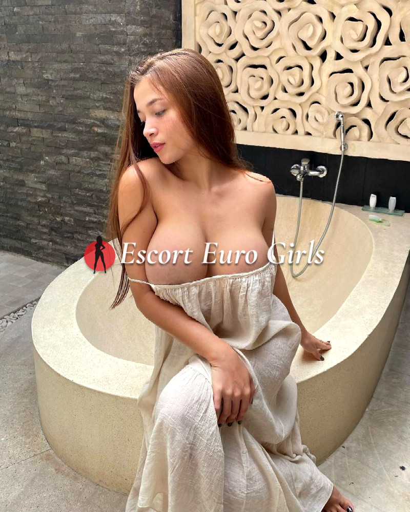 Photo young ( years) sexy VIP escort model Zoyah from 
