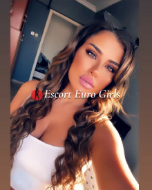 Photo young (25 years) sexy VIP escort model Naz from Istanbul
