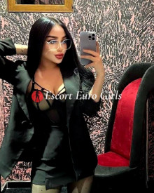 照片年轻 (24 年）性感VIP护送模特 Lina 从 伊斯坦布尔